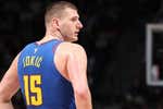 Nikola Jokic desempolva el traje de MVP en la peor noche de Doncic pese a su triple-doble