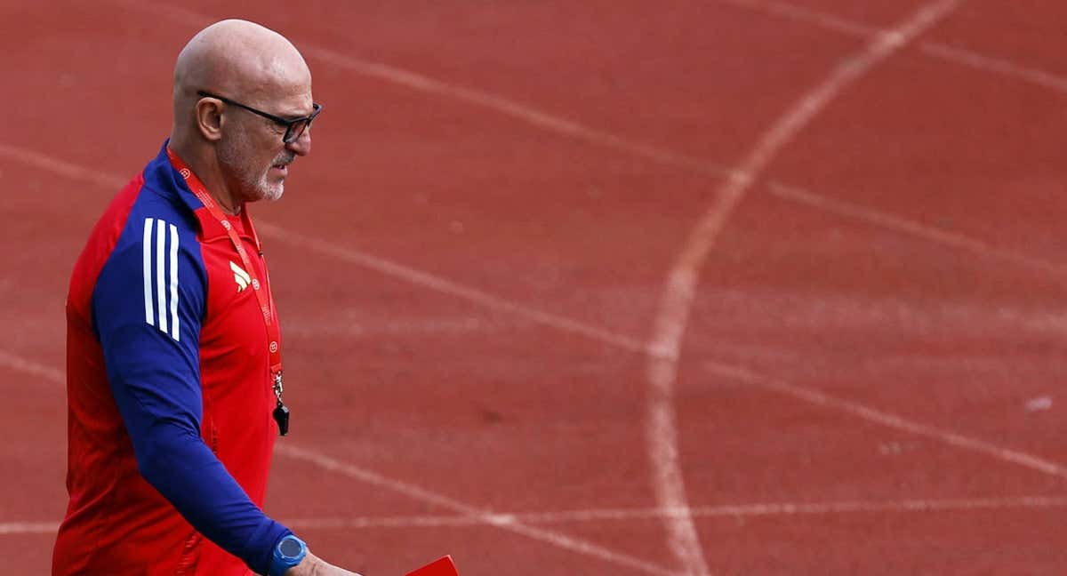 De la Fuente, antes del entrenamiento de la Selección este jueves. /REUTERS