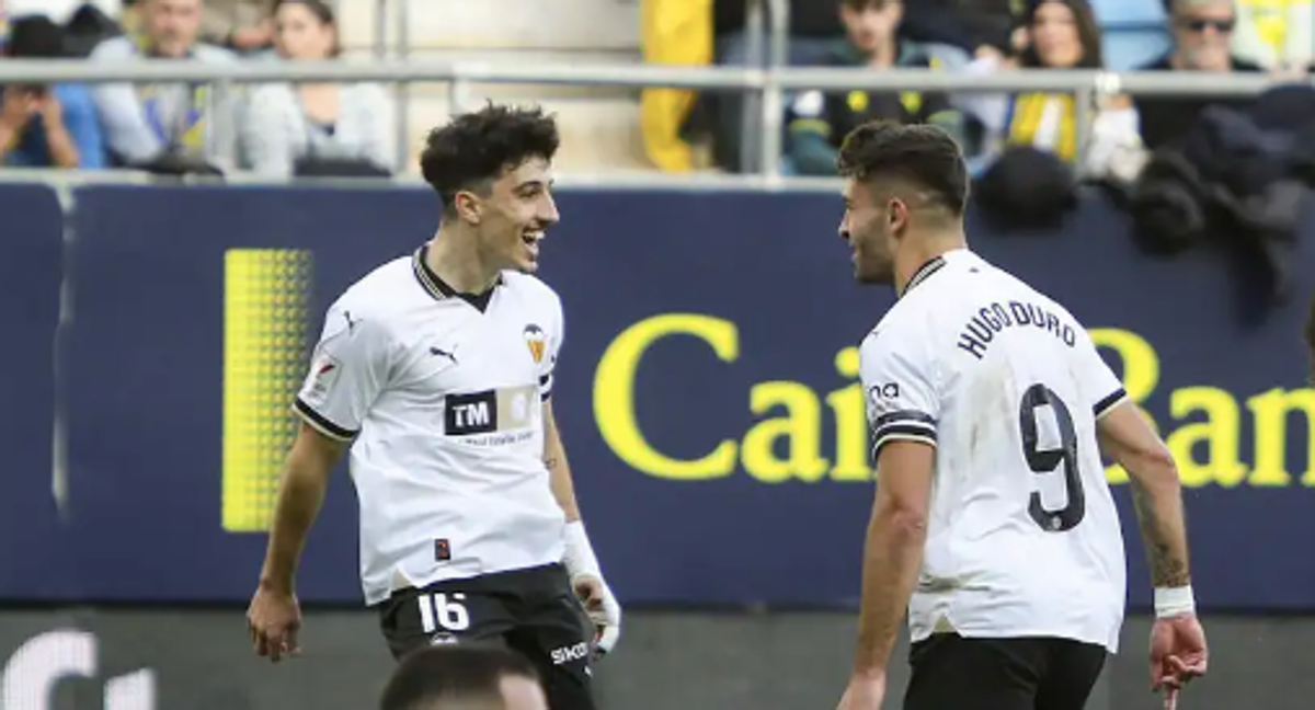 Hugo Duro y Diego López celebran un gol. /EFE.