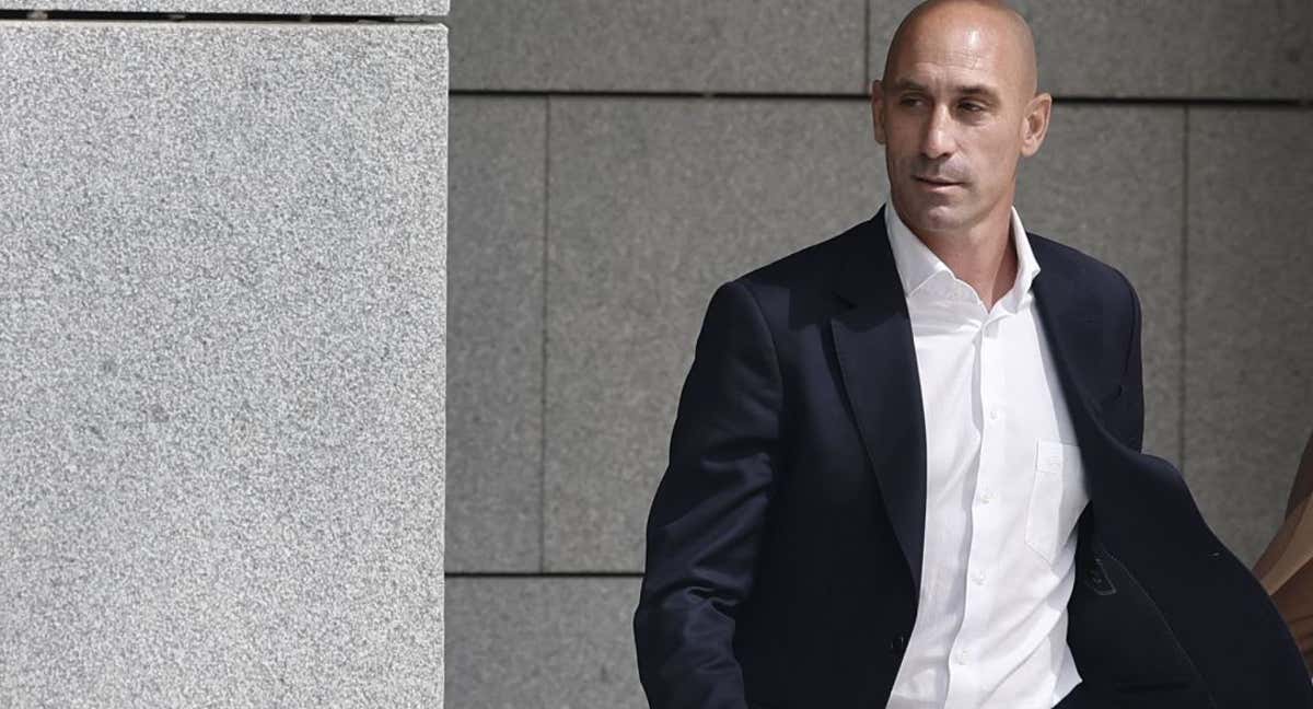 Luis Rubiales, expresidente de la RFEF, a la salida del juzgado.