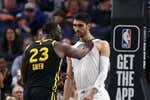 Draymond Green la vuelve a liar con otro rifirrafe y Santi Aldama como última némesis