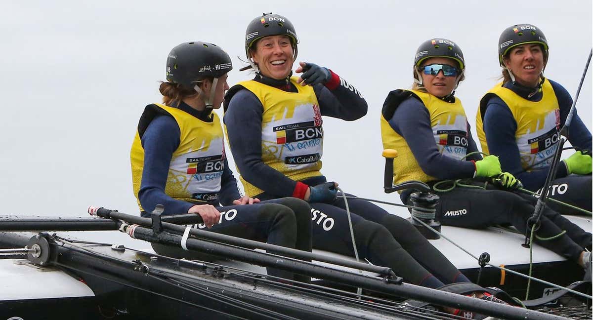 Támara Echegoyen, durante un entrenamiento con el Sail Team BCN. /JORGE ANDREU