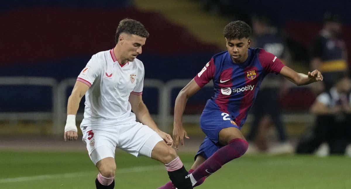 Adrià Pedrosa durante un partido del Sevilla.