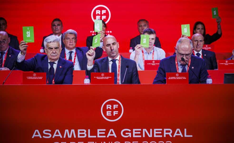 La fiesta de Salobreña señaló el camino: reunió a los implicados en la trama de los contratos