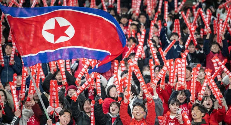 La afición de Corea del Norte, ante Japón.