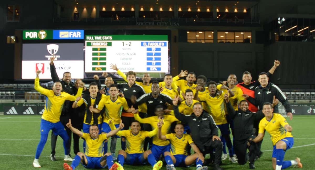 El Farolito festeja su victoria en Open Cup. /