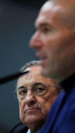 Florentino y Zidane, durante la despedida del francés en 2018. Agencias