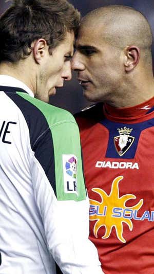 Carlos Aranda, en un Osasuna-Racing.  EFE
