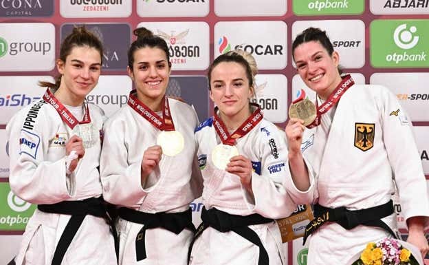 Ariane Toro recoge la medalla de oro del Grand Slam de Tbilisi este viernes. RFEJyDA