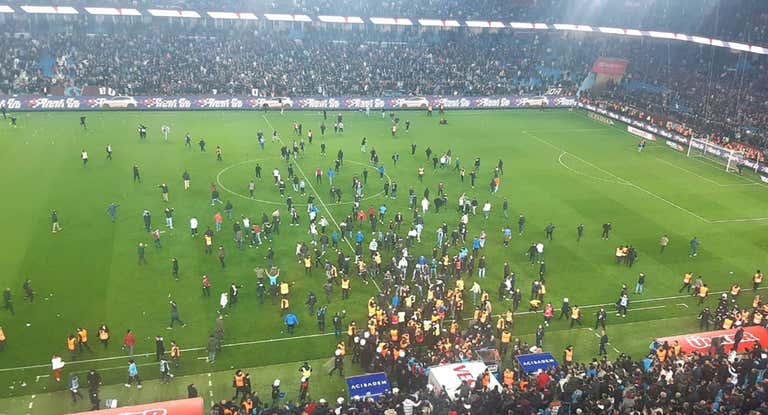 Invasión tras el Trabzonspor y Fenerbahce el pasado 17 de marzo de 2024.