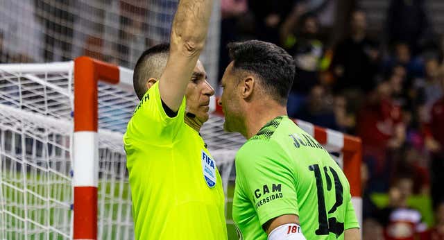 El Barça explota y clama contra el arbitraje en la final de la Copa de fútbol sala: «Es una p*** vergüenza»
