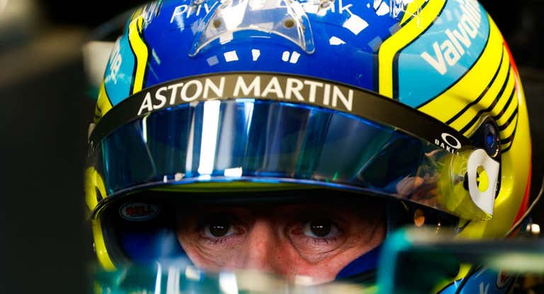Fernando Alonso, en su monoplaza de Aston Martin durante los entrenamientos libres de Australia