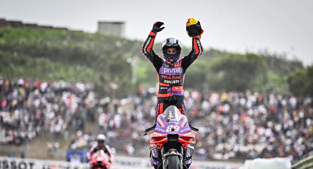 Jorge Martín celebra su triunfo en Portimao.