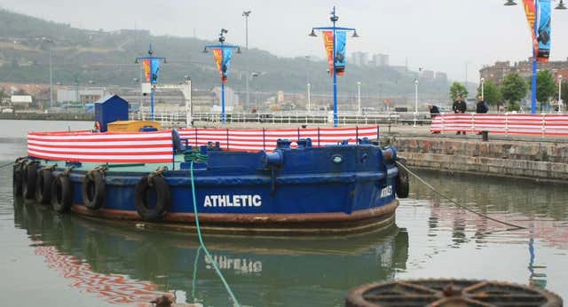 «Tenga cuidado»: Athletic e instituciones avisan con antelación de una gabarra esperada 40 años