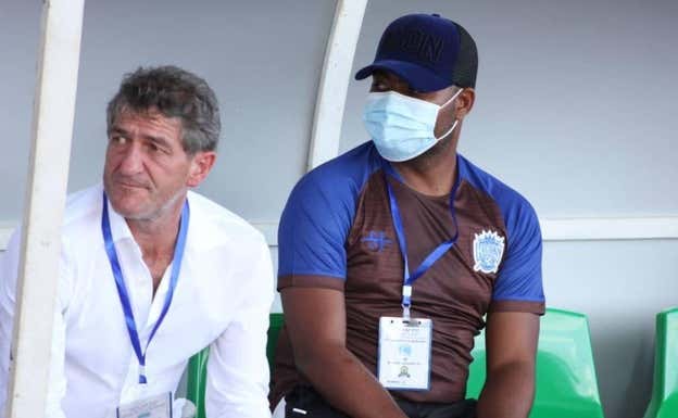 Mikel Lasa, en su etapa en Guinea Ecuatorial.  Relevo