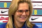 Sarina Wiegman se suma al debate sobre las relaciones jugadora-entrenador: «Son muy inapropiadas»