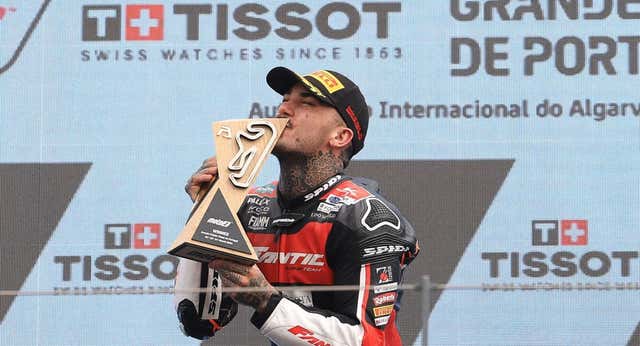 Del orgullo por sus tatuajes al espejo de Jorge Lorenzo: Canet rompe su techo en Moto2