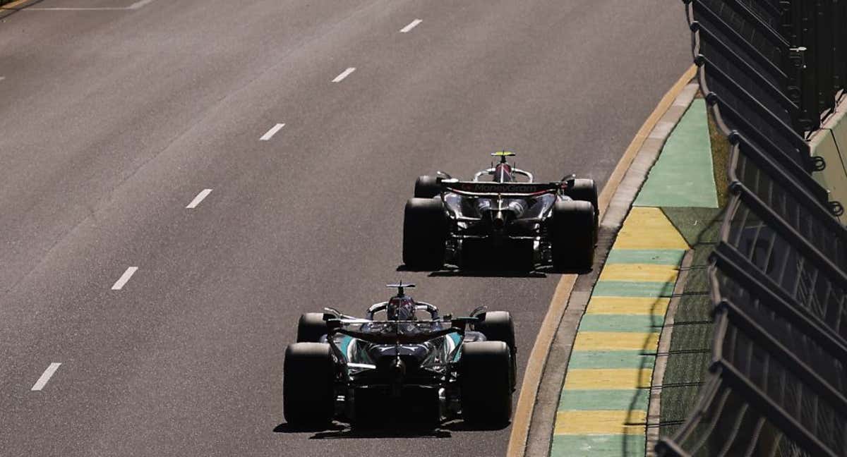 Fernando Alonso y George Russell durante un momento del Gran Premio de Australia. /DPA