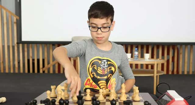 “¡Vamos a por Magnus!”: la increíble historia del ajedrecista de diez años que tumbó al número uno del mundo