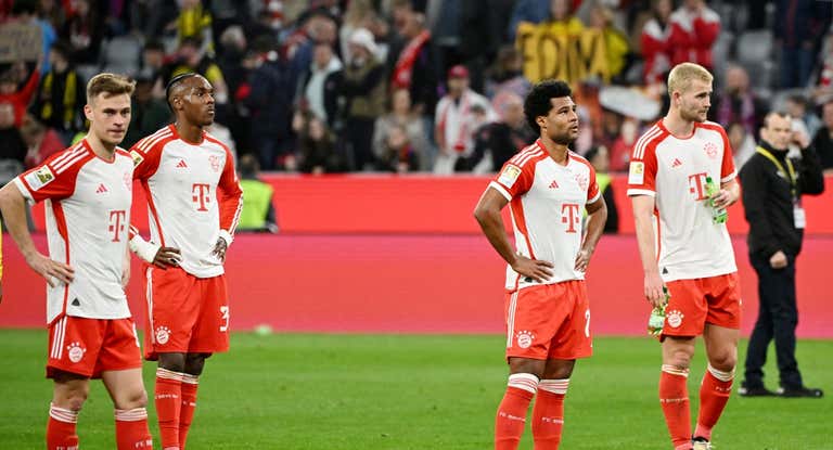 Jugadores del Bayern, hundidos tras la derrota en casa.