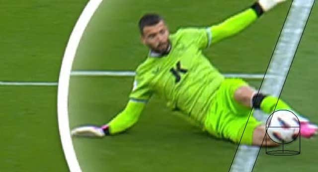 Por qué el VAR no puede entrar en el 0-2 de Osasuna pese a que el balón salió 5 centímetros