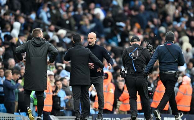 Pep Guardiola y Mikel Arteta, este domingo, después del partido.  GETTY
