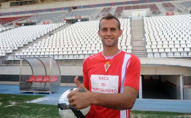 Iván Amaya, en su presentación como jugador del Murcia. ARCHIVO