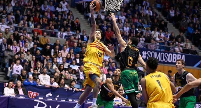 El Barça remonta al Monbus Obradoiro y evita problemas en la Liga Endesa