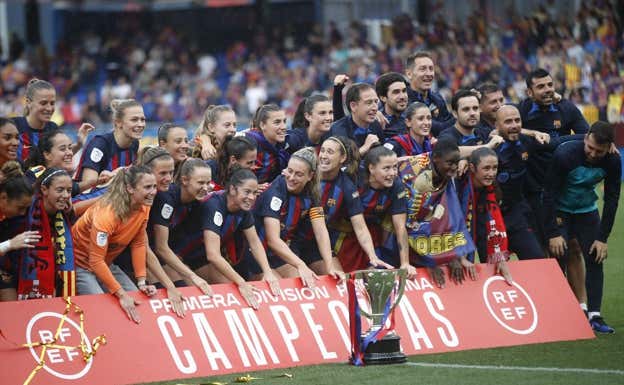 El Barça celebrando que son campeonas de liga.  REUTERS