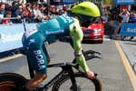 Roglic se equivoca de recorrido en la Itzulia y reabre el debate: ¿tiene España un problema organizando carreras?