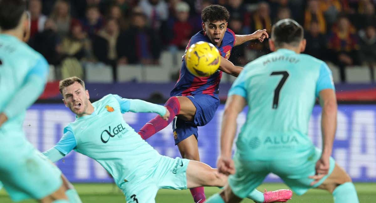 El Mallorca con su camiseta azul en un partido./AFP