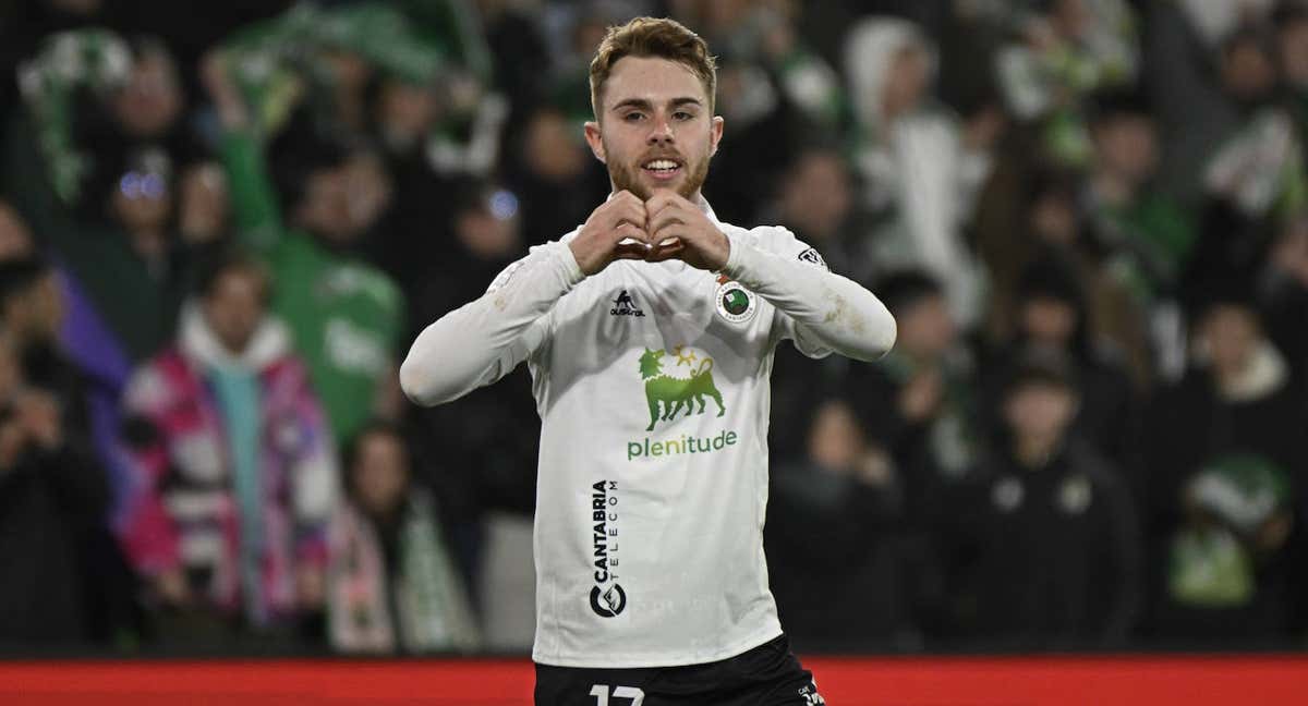 Peque celebra su gol en el Racing de Santander-Espanyol.