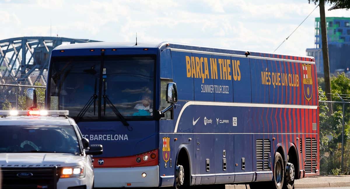 El autocar del Barcelona durante la gira por Estados Unidos. /GETTY