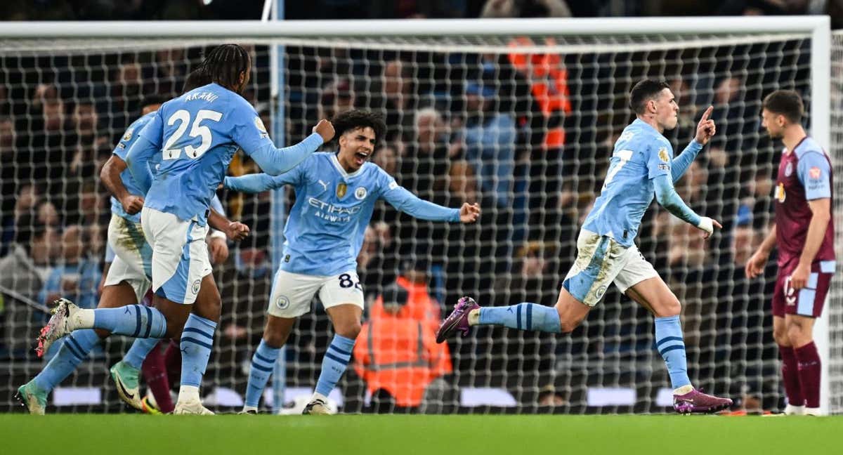 Foden celebra el primero de sus tres goles ante el Aston Villa. /AFP