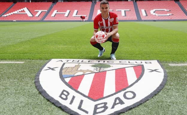 Galarreta, en su presentación como jugador rojiblanco el pasado verano. EFE