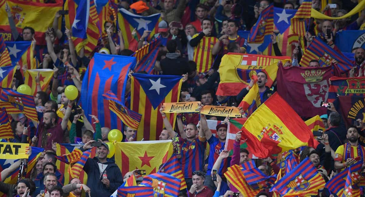 Banderas estrelladas en la final de la Copa del Rey./AFP