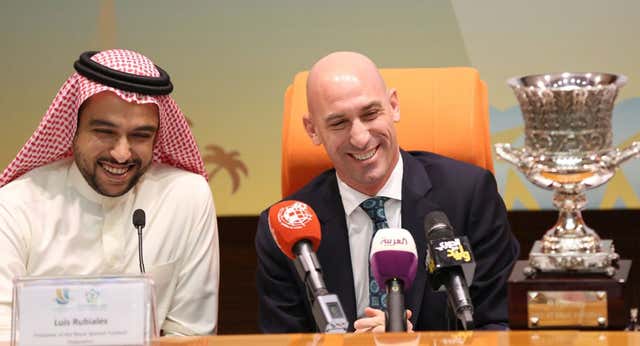 6.300 euros en petos y 20.000 en traductor y cocinero: salen a la luz los gastos de la RFEF en Arabia