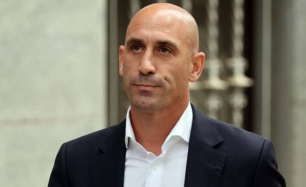 Ocho meses después, Rubiales carga contra el «cambio de versión» de Jenni Hermoso: «¿No puedo cuestionarla por ser hombre?«