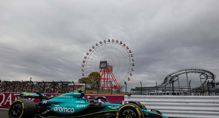 Fernando Alonso, rodando en un nublado Suzuka.