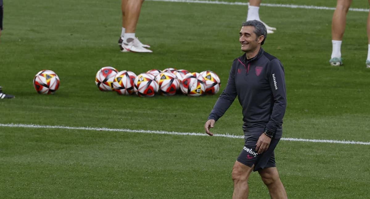 Valverde sonríe durante el entrenamiento previo a la final./EFE