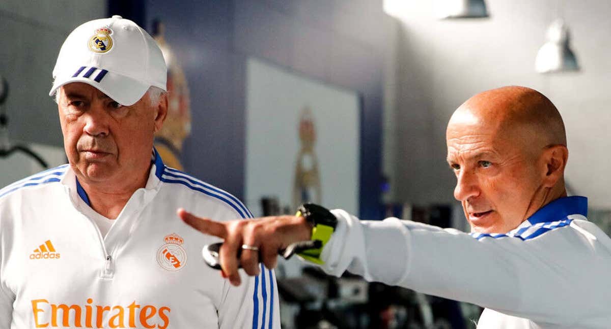 Antonio Pintus, preparador físico del Real Madrid, con Carlo Ancelotti. /REAL MADRID