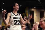 Caitlin Clark reclama su corona oficial como reina del baloncesto estadounidense
