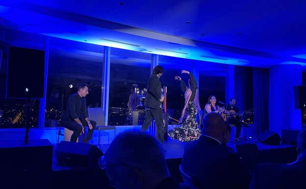 En la cena de este viernes hubo actuación flamenca.