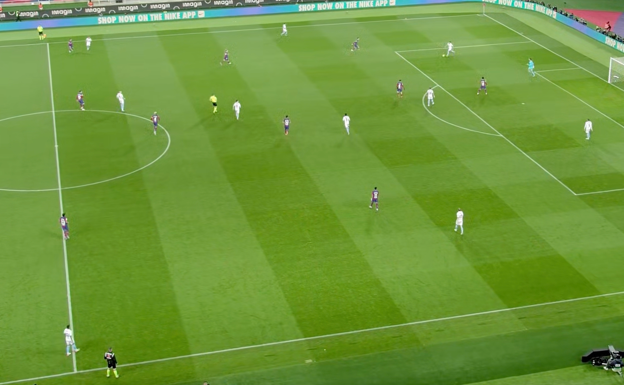 Imagen en la que se aprecia a Tsygankov completamente liberado al costade de GUúndogan, con un Araújo que no termina de estar cerca.  WYSCOUT