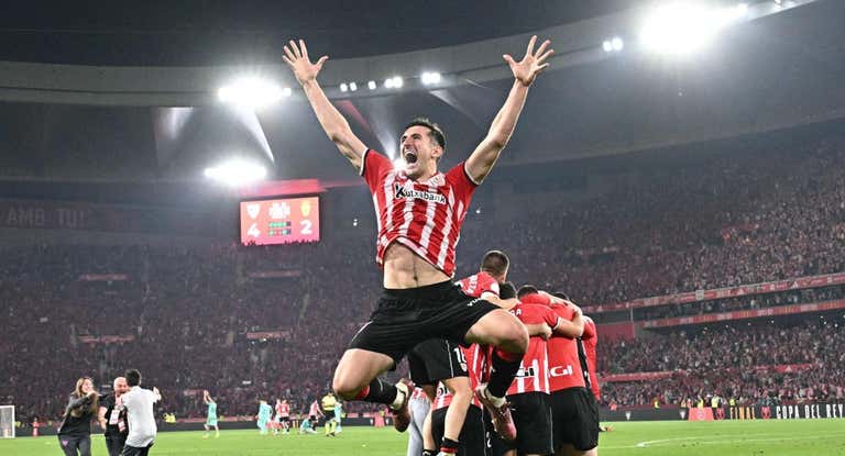 Los jugadores del Athletic celebran el título de Copa conquistado tras ganar al Mallorca en penaltis.
