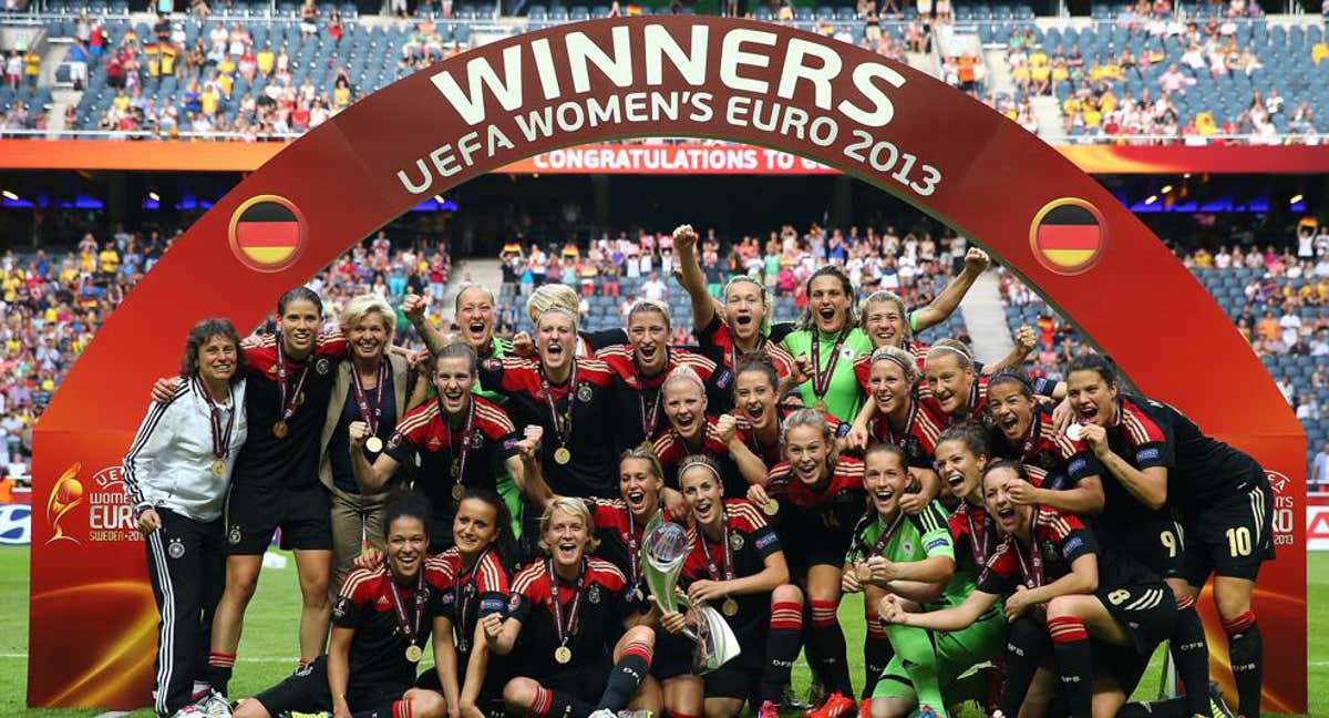 La selección de Alemania con el título de campeonas de Europa. /EFE