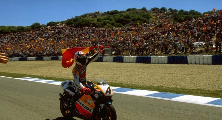 Álex Crivillé, en Jérez, en 1998, a lomos de una Honda HRC.