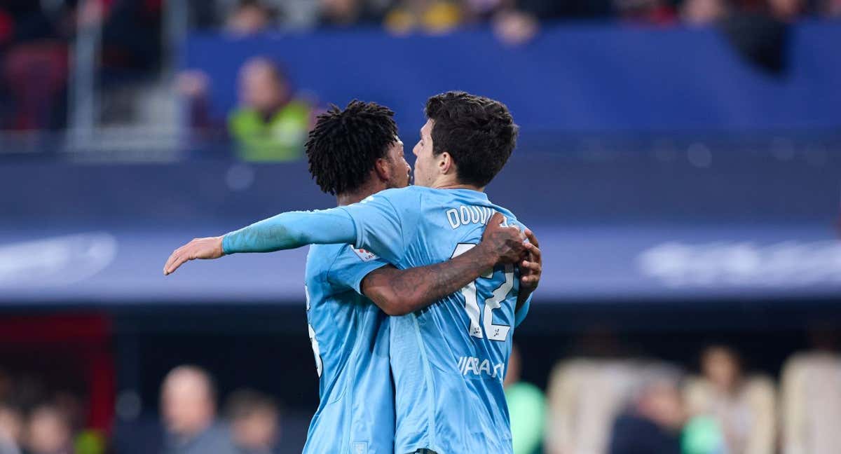 Douvikas celebra un gol con el Celta.