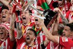 En el Athletic de Nico Williams, los veteranos antepusieron hacer historia a las dudas con sus contratos