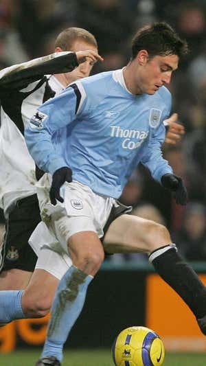 Albert Riera, en un partido ante el Newcastle.  Getty
